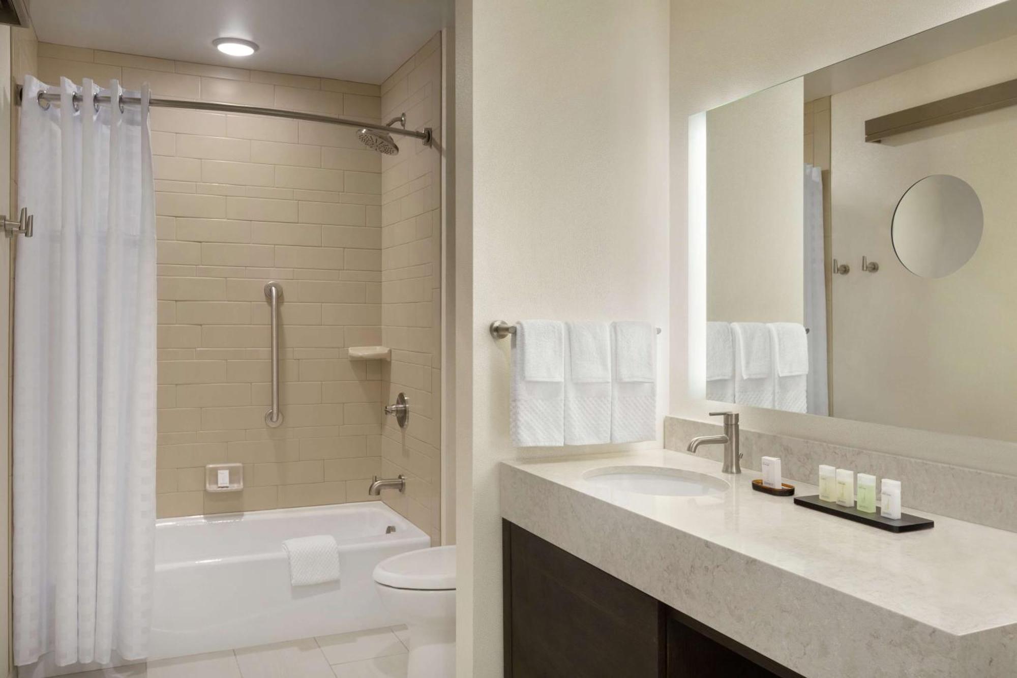 Embassy Suites By Hilton Syracuse Destiny Usa Esterno foto